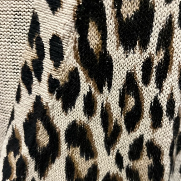 32. WOMENS CHICO’S 2P/LP DETAIL SWEATER - Picture 4 of 7